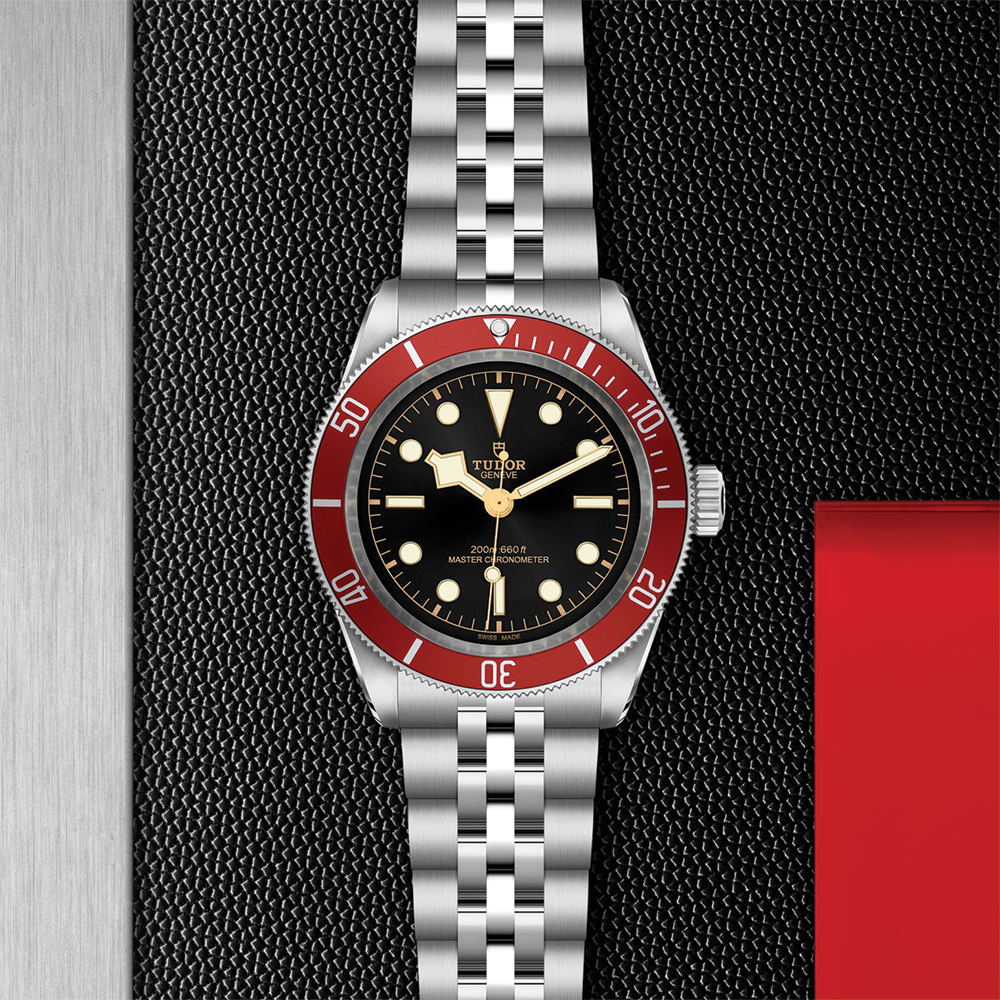 Black Bay 41mm - Black, Burgundy Bezel on Bracelet