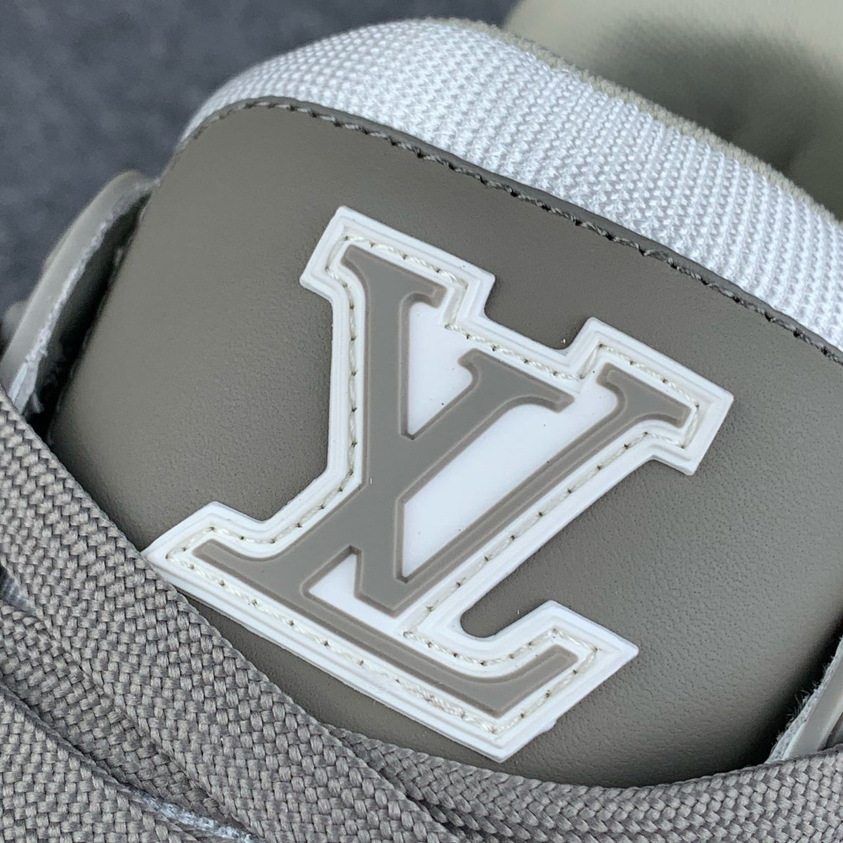LV Trainer 'White Grey'