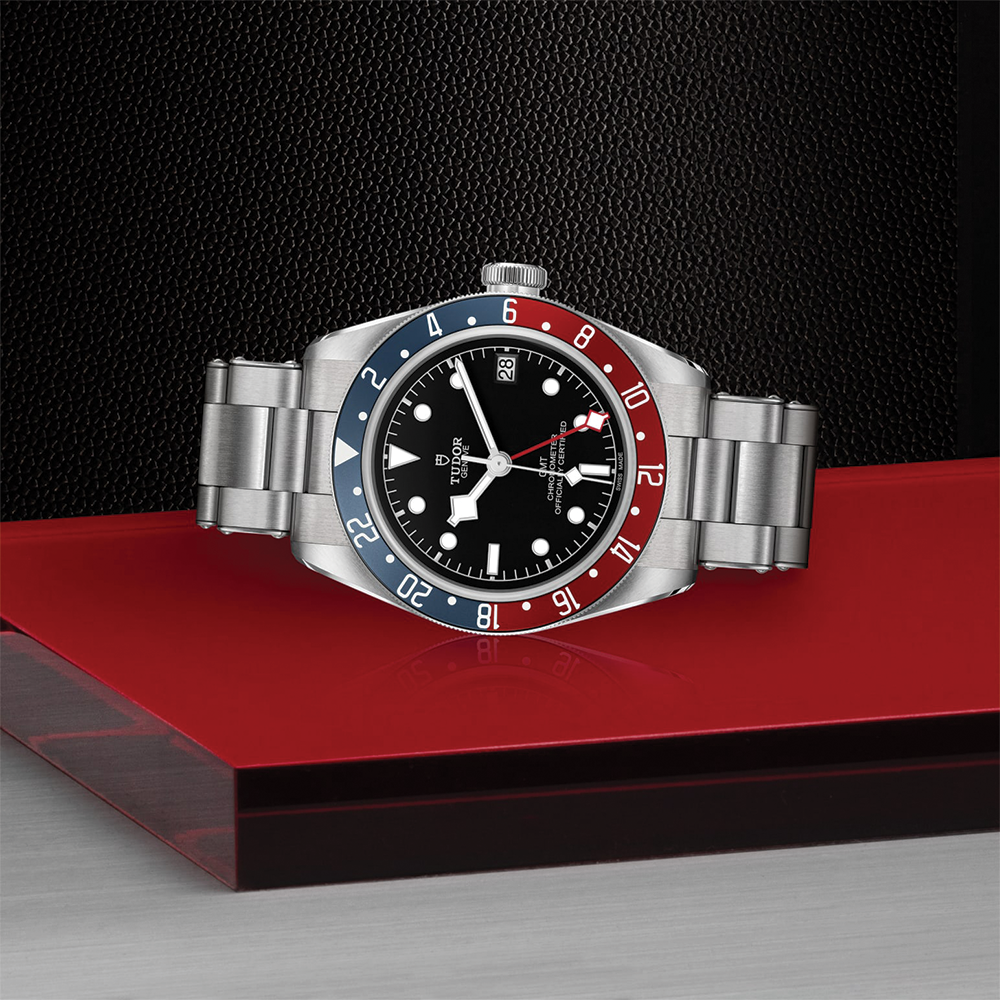 Black Bay GMT 41mm - Black on Bracelet