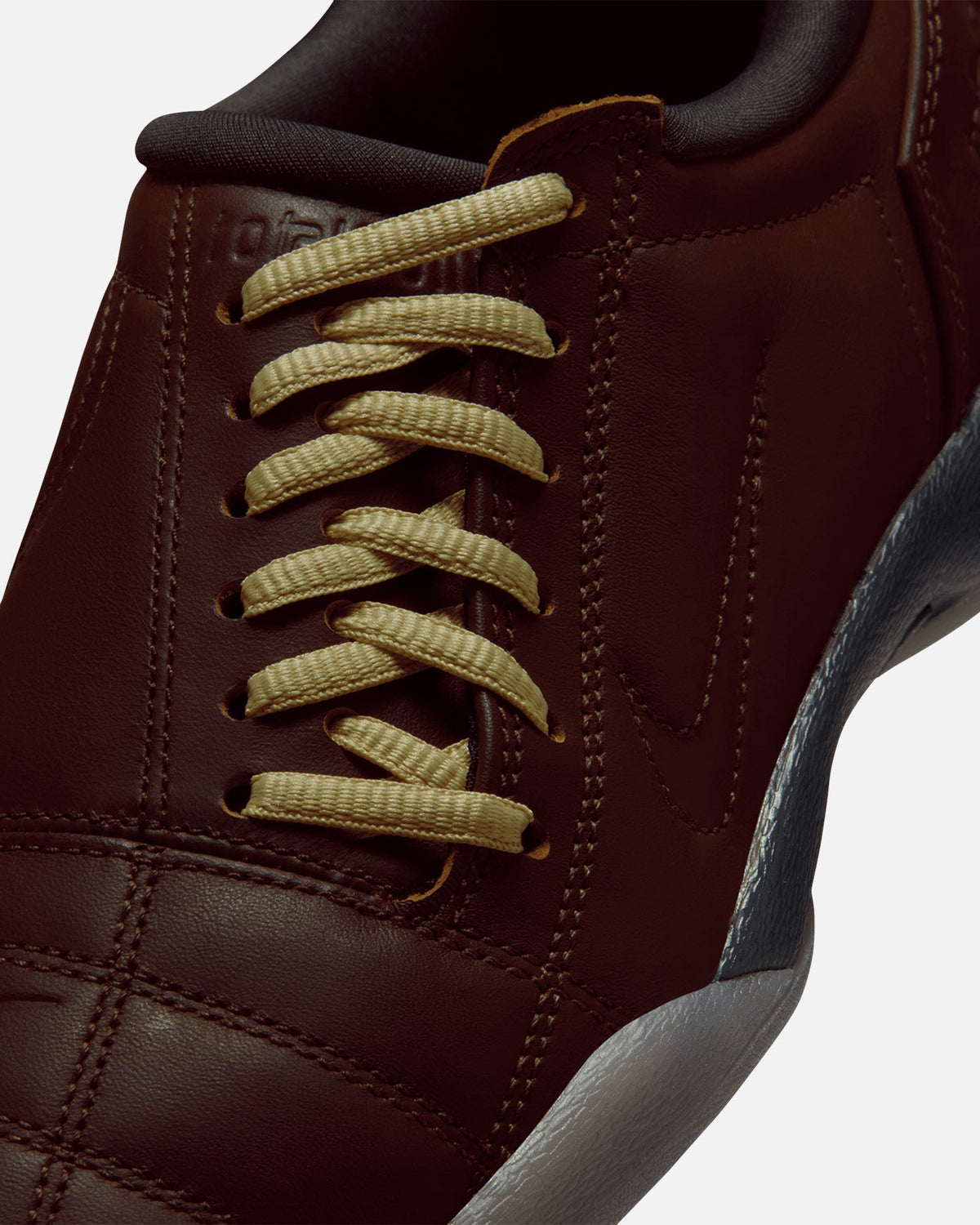 Nike Women's Total 90 SE Baroque Brown