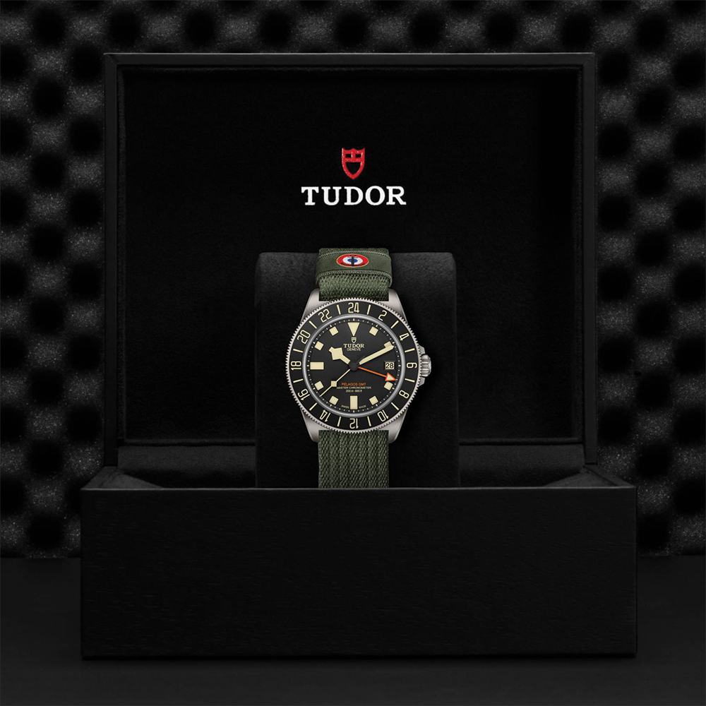 Pelagos FXD GMT Titanium 42mm - Black on Fabric Strap