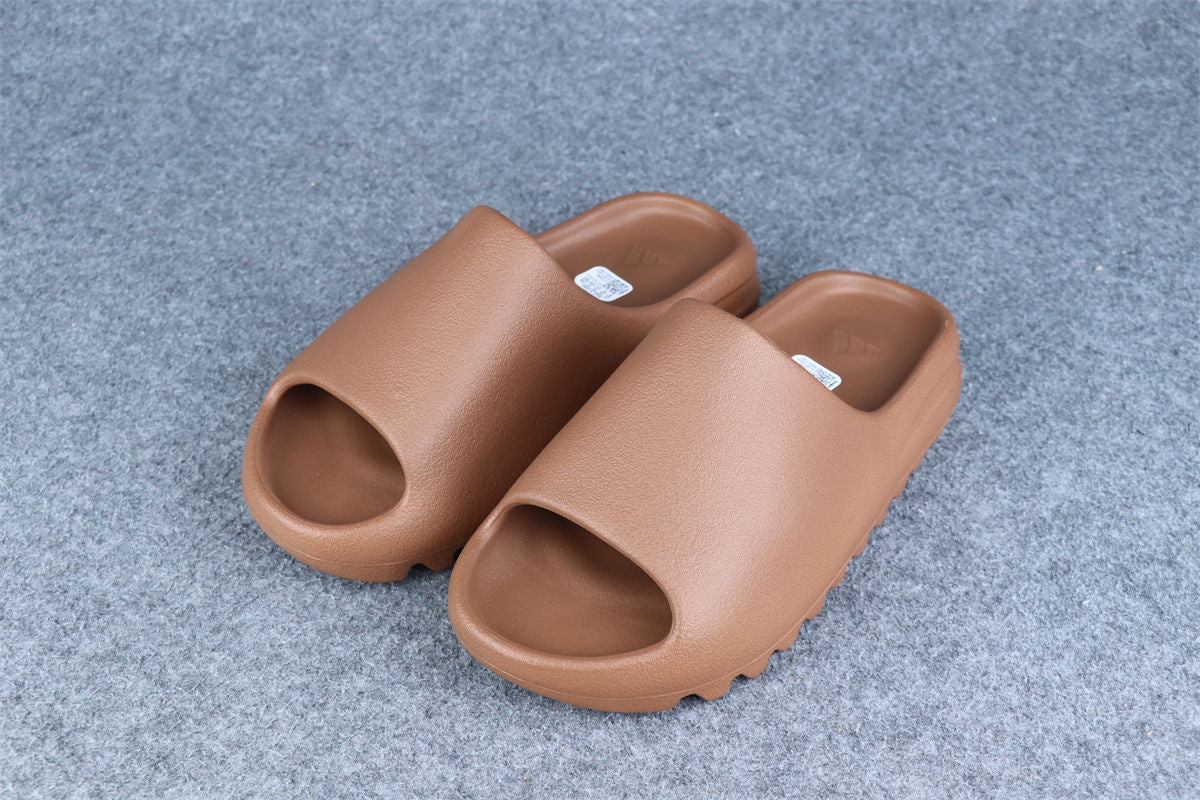 Yeezy Slides 'Flax'